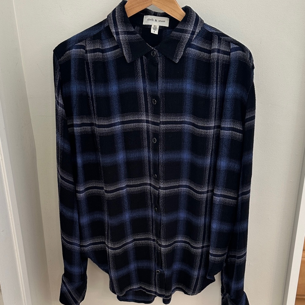 Cloth & Stone Black & Navy Plaid Button Down Shirt - Large